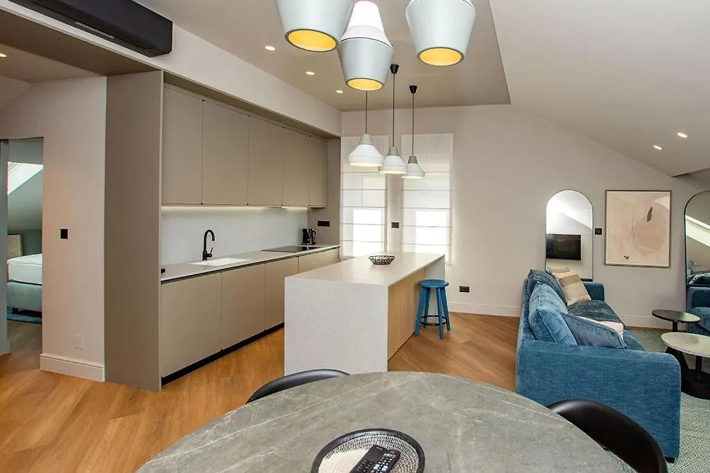 Three Pearls Deluxe Apartment By The Sea 자다르