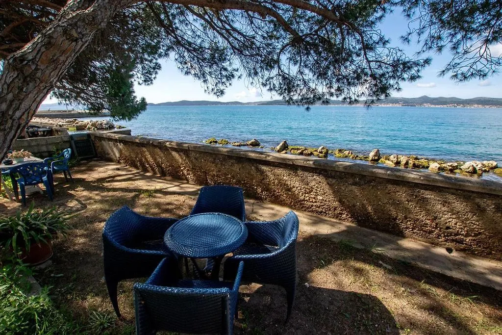 Three Pearls Deluxe Apartment By The Sea 자다르