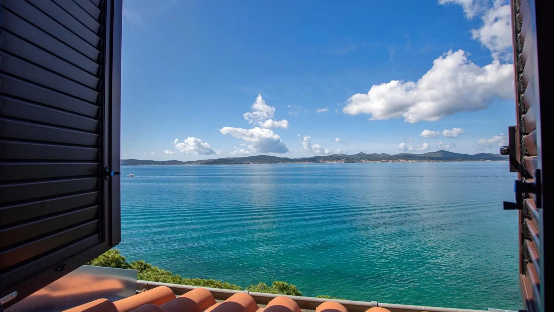 Three Pearls Deluxe Apartment By The Sea 자다르