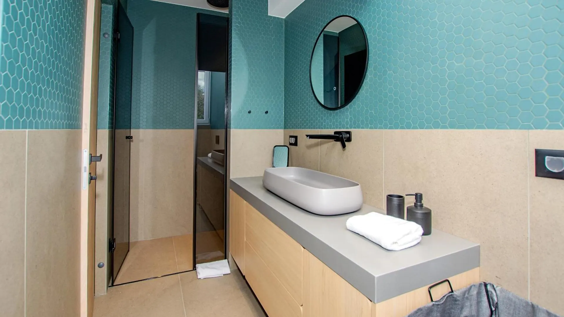 Three Pearls Deluxe Apartment By The Sea 자다르 0*,  크로아티아
