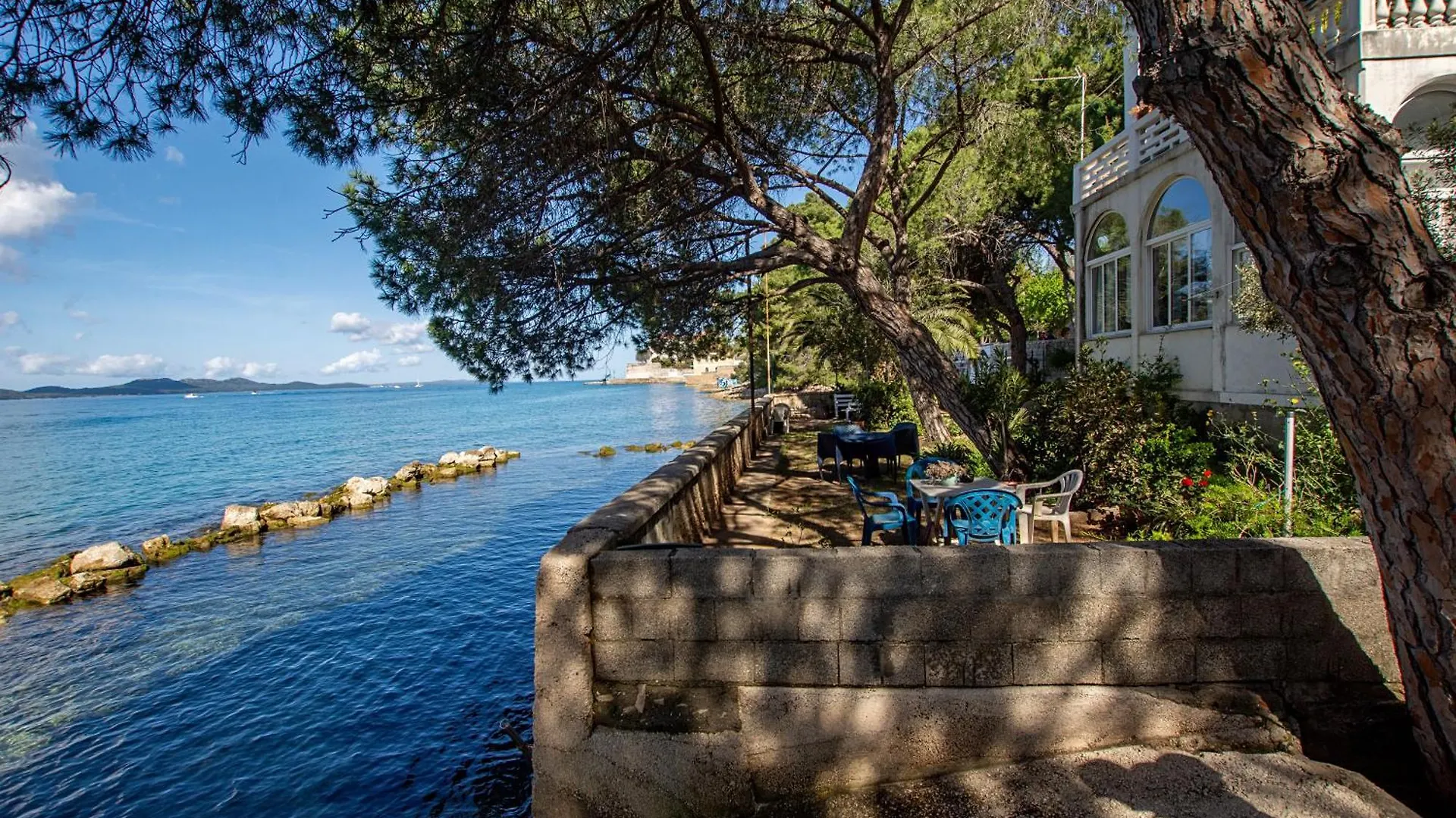 Three Pearls Deluxe Apartment By The Sea 자다르