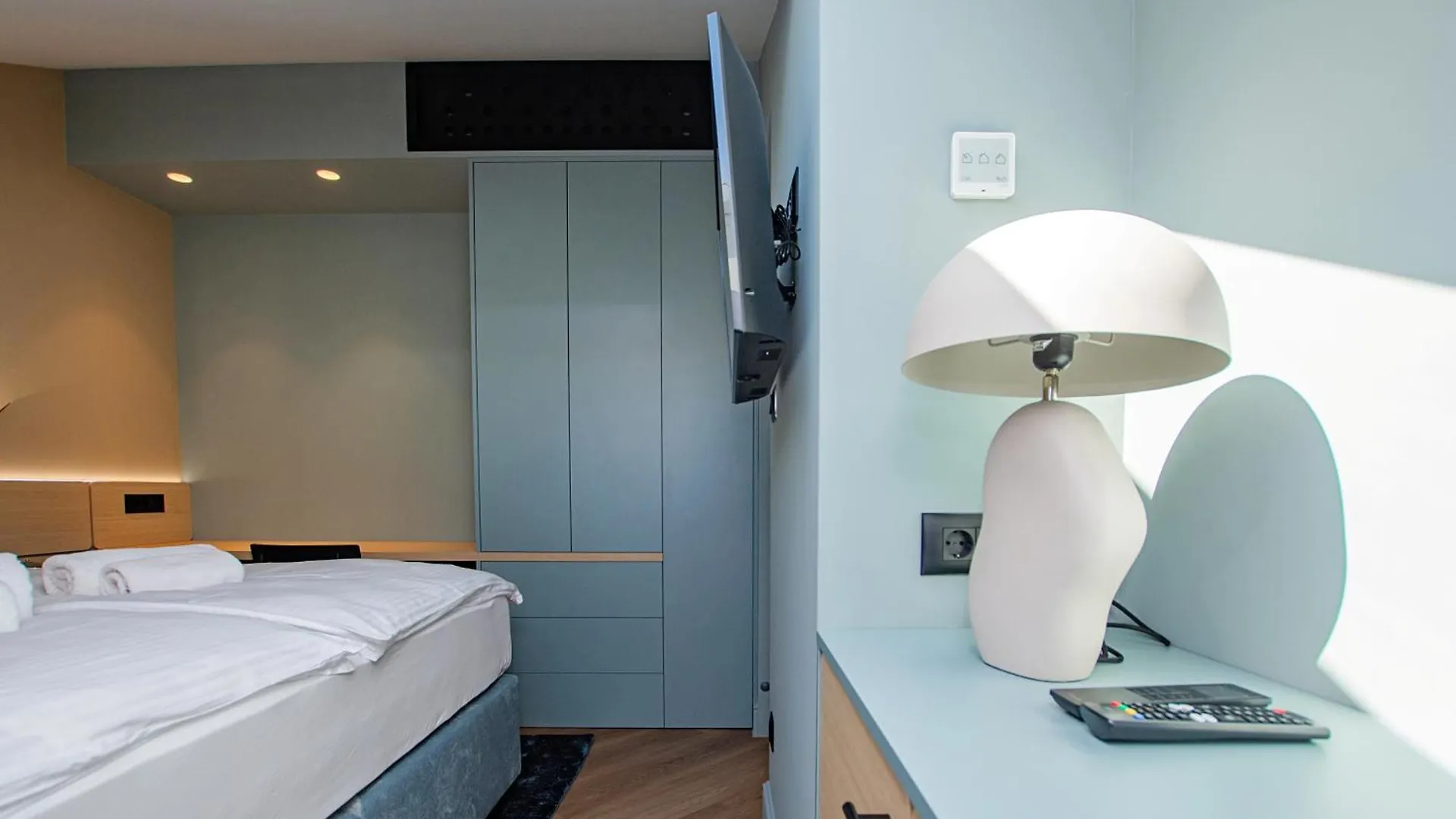 Three Pearls Deluxe Apartment By The Sea 자다르